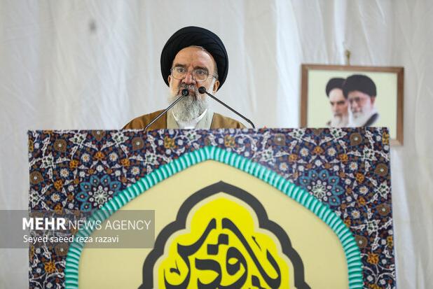 آیت‌الله خاتمی: صحبت از تسلیم شدن ایران، اوج حماقت ترامپ است