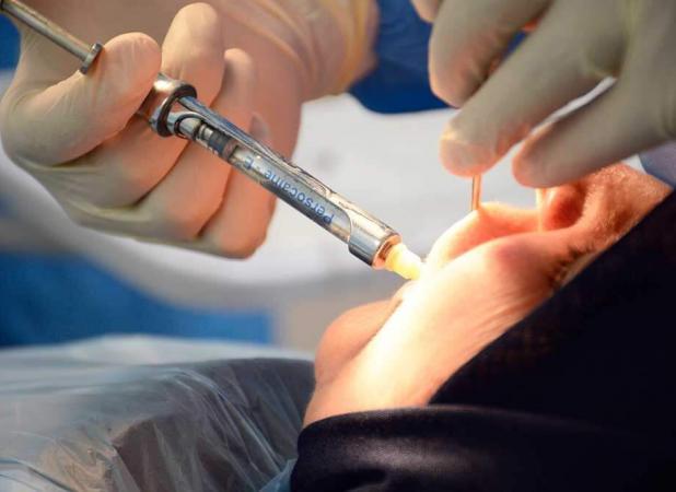 لبخندت را دوباره بساز! زیبایی و ایمپلنت دندان با دکتر متخصص در سنندج