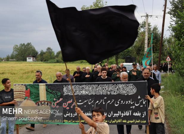 پیاده‌روی جاماندگان اربعین حسینی در روستای ذوالپیران و میرمحله شفت