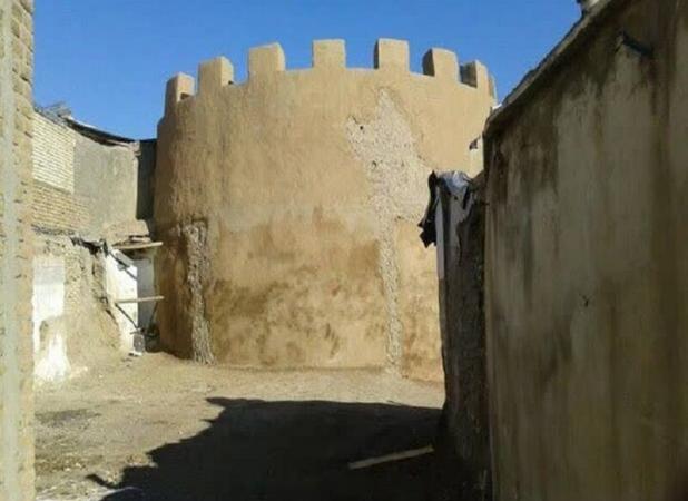 حیدری: بنای تاریخی برج و باروی زنجان احیا می شود