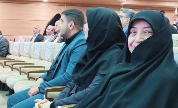 مادر حسین اوجاقی، شهید اغتشاشات پاییز 1401: در این یک‌سال پیر شده‌ام، عکسم قشنگ نیست