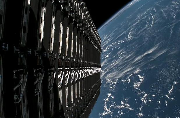 استارلینک ارتفاع ماهواره‌هایش را کاهش می‌دهد