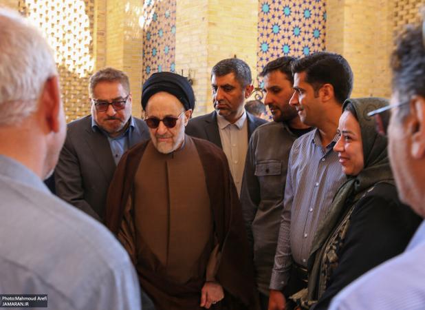 تصاویری از محمد خاتمی بر مزار پدرش
