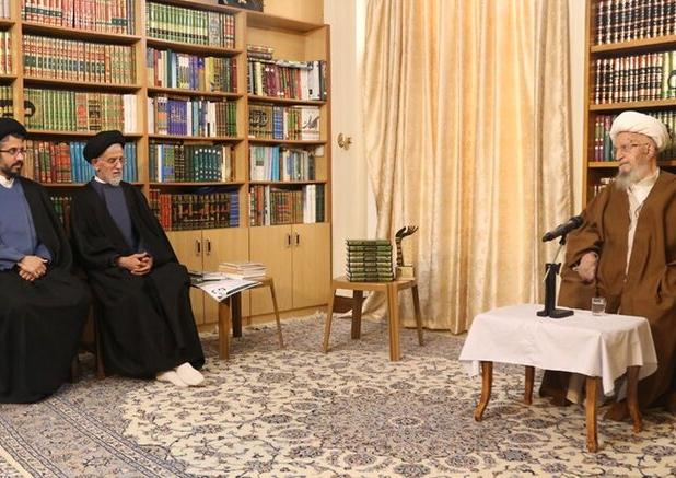 آیت الله مکارم شیرازی: اعتکاف یکی از مهم‌ترین برکات انقلاب اسلامی است