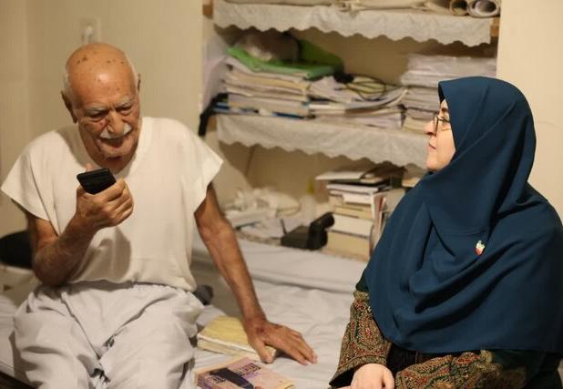 دیدار سخنگوی دولت با خیر مدرسه‌ساز کرمانی/ قدردانی از نیم‌قرن خدمت بی‌ادعای «عطا احمدی»