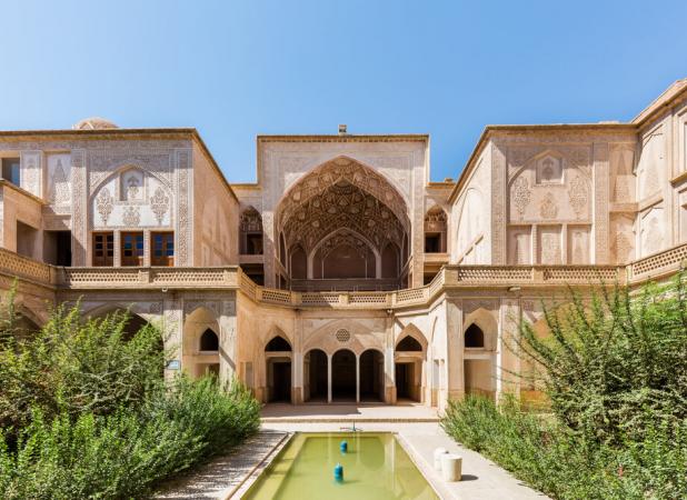 خانه نوکر دیروز، رؤیای اشراف امروز!