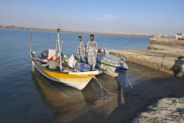 توقیف قایق ترال ۸۵ در آب‌های شرق جاسک