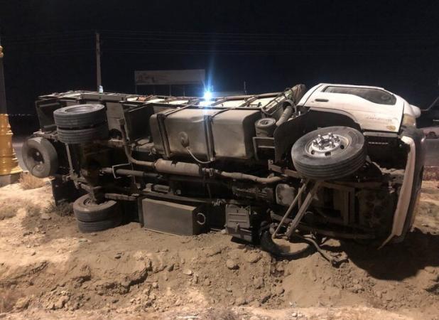 مبتکر:کامیون ایسوزو به دلیل خستگی و خواب‌آلودگی راننده واژگون شد