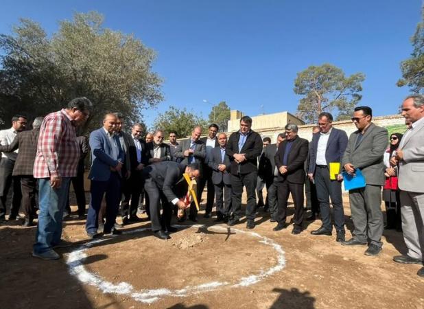 کلنگ احداث یک مدرسه در سمنان بر زمین خورد