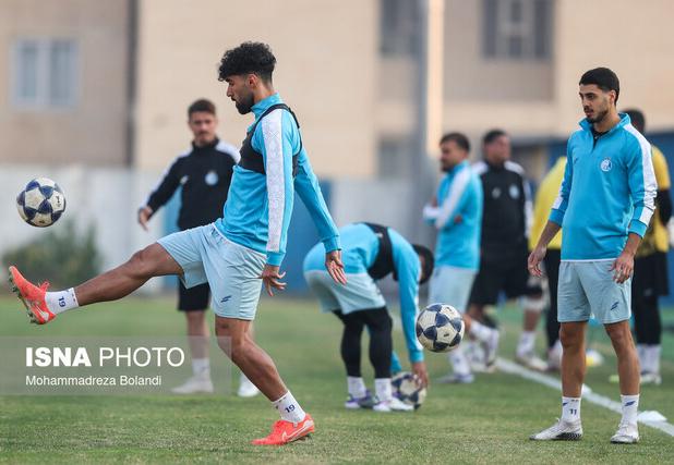 اتوبوس اماراتی‌ها با تاخیر رسید/ استقلال-الوصل به تعویق افتاد