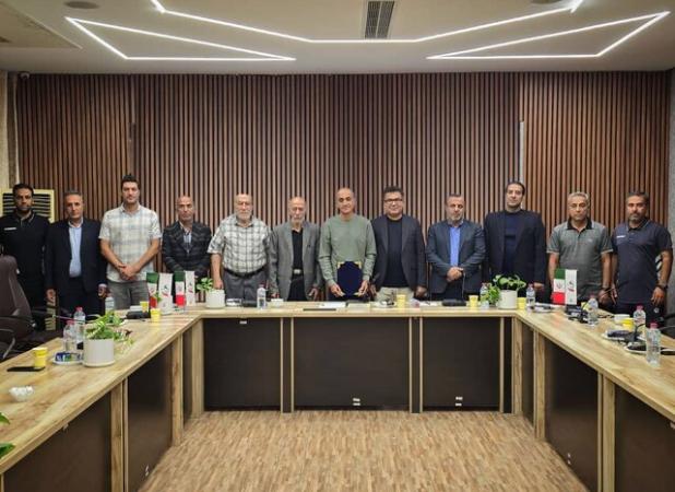 حضور مربی اسبق تیم ملی فوتبال در برق شیراز