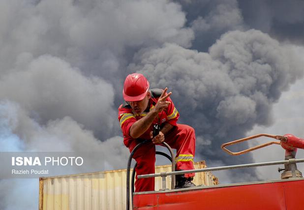 حریق انبار پالت چوب در شاهدیه یزد مهار شد