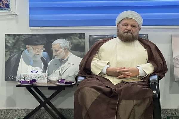 جامعه ما باید به آگاهی و بصیرت خودت بیافزاید