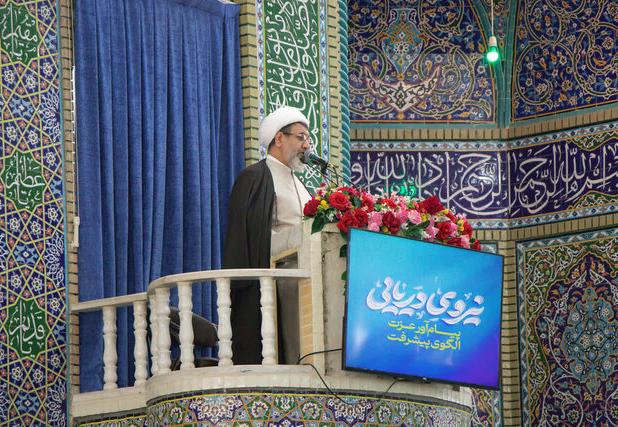 امام جمعه کرمان: اختلاف سیاسی نباید منجر به نزاع شود/ همه پای مصالح کشور بایستیم