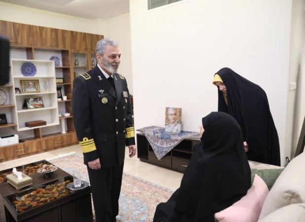 اعطای درجه سپهبدی شهید محمد باقری به خانواده ایشان