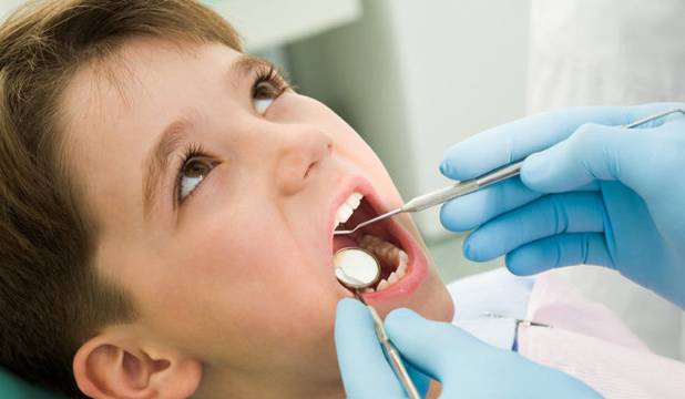 پوشش بیش از ۲ هزار دانش‌آموز کیش در طرح وارنیش فلوراید