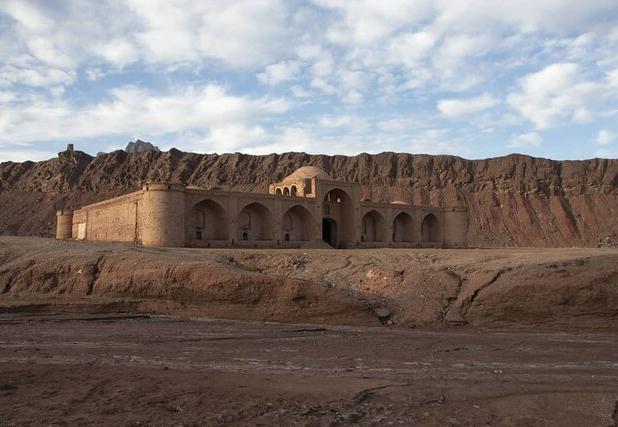 آغاز مرمت یک کاروانسرای جهانی در کرمان/«چاه‌کوران» راور وارد فاز نوسازی می‌شود