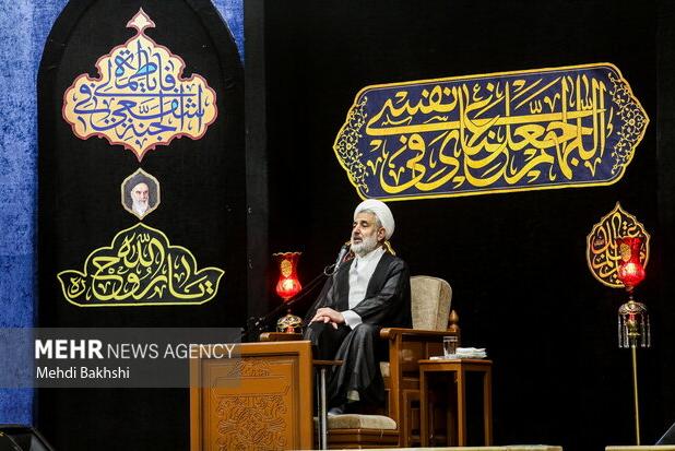 رمز پایداری انقلاب اسلامی در پیوند عمیق ملت با رهبری نهفته است