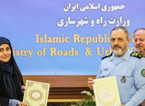 امضا تفاهمنامه همکاری وزارتخانه‌های راه و شهرسازی و وزارت دفاع