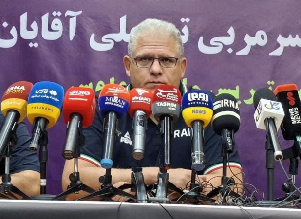 مانولوپولوس: در پروسه تغییر نسل هستیم/ به بازیکنان و کشور ایران تعهد دارم
