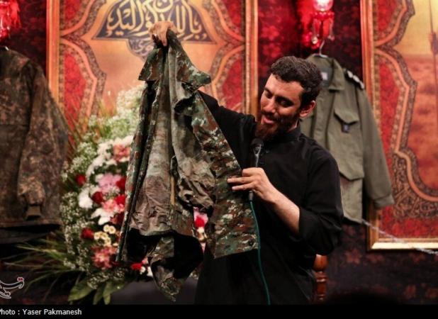 لباس خونین شهدای حمله اسرائیل در یک هیات عزاداری