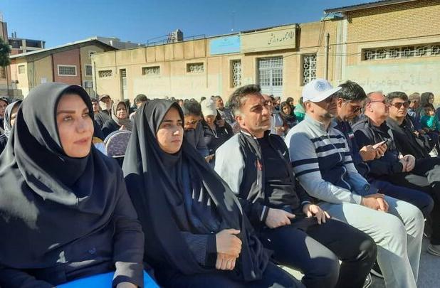 پیاده‌روی خانوادگی همزمان با میلاد امام رضا(ع)در ایلام برگزار شد