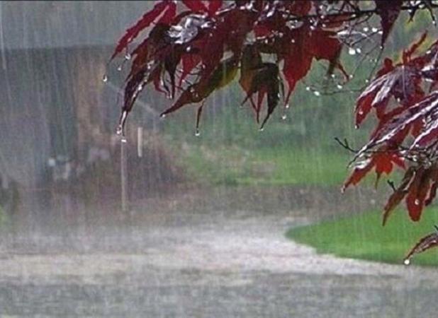 سرازیر شدن آبشار از کوه‌های جاده کهنوج - بندرعباس