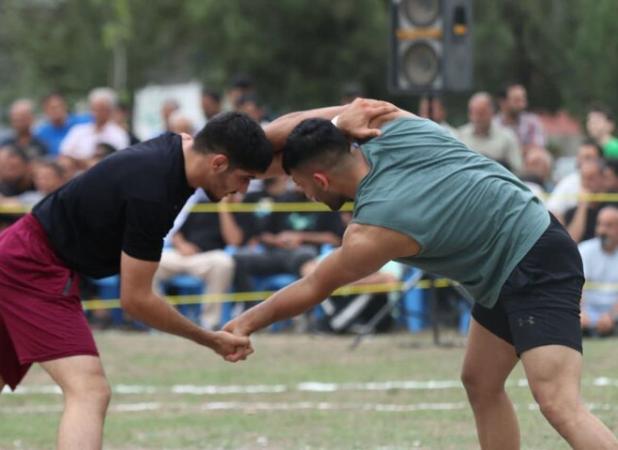 مسابقات کشتی سنتی لوچو در ساری برگزار شد