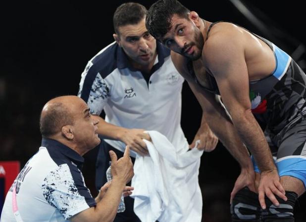 جدال دیدنی روس‌ها در لیگ ایران؛ شاه‌ماهی کشتی ایران روی تشک می‌رود