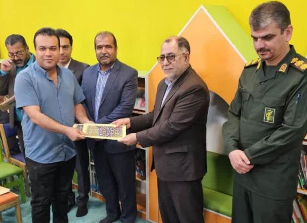 برگزیدگان مسابقه کتابخوانی در گناوه تجلیل شدند
