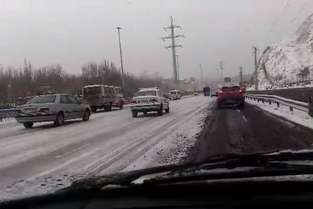 تمام محورهای غربی اصفهان لغزنده است؛ مسدود شدن گردنه خوانسار–میاندشت