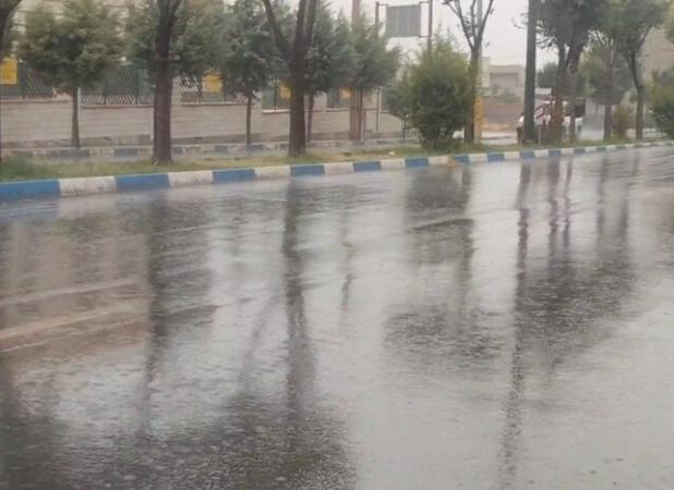 بارش باران در شهر غبارآلود اراک