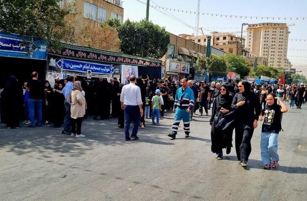 خدمت رسانی در راهپیمایی جاماندگان اربعین حسینی در مشهد