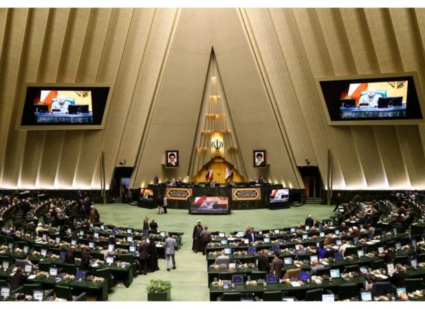 تصویر خبرساز از رسایی در صحن علنی مجلس