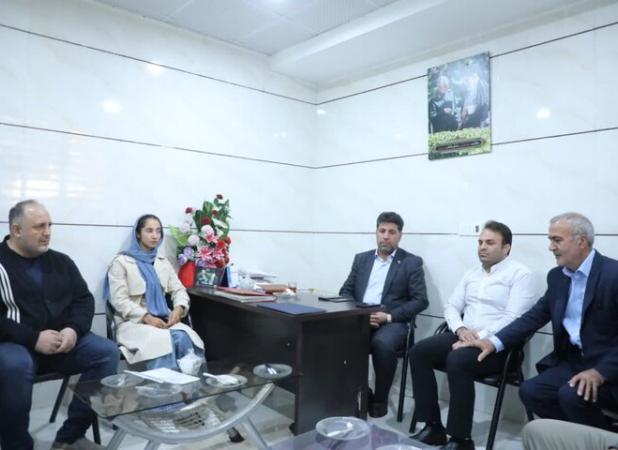 تقدیر مجمع خیرین ورزشی همدان از کیمیا زارعی قهرمان پرافتخار روئینگ