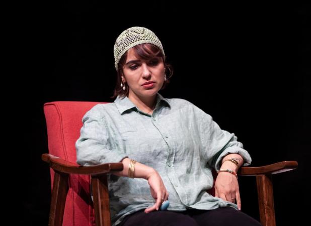 زخم‌های قدیمی مونا کرمی در کنار مهسا طهماسبی!