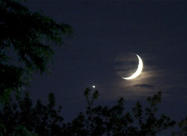 درخشش دو غول آسمانی؛ مقارنه ماه و سیاره مشتری در شامگاه امروز
