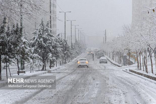 لغزندگی معابر در اولین برف پاییزی شهرکرد