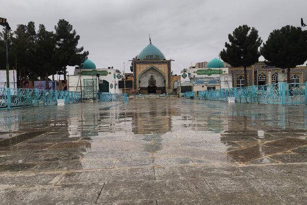 نماهایی دیدنی از بارش باران در صحن امام‌زاده سیدعباس(ع) بجنورد