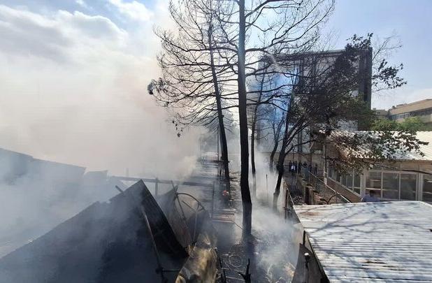 مهار آتش سوزی محوطه بیمارستان قائم مشهد