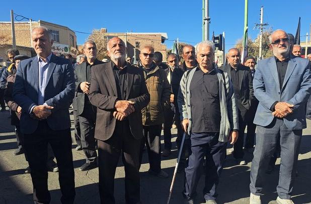 دلدادگی فاطمیون اردستان؛ اجتماع بزرگ سوگ در میدان امام خمینی (ره)