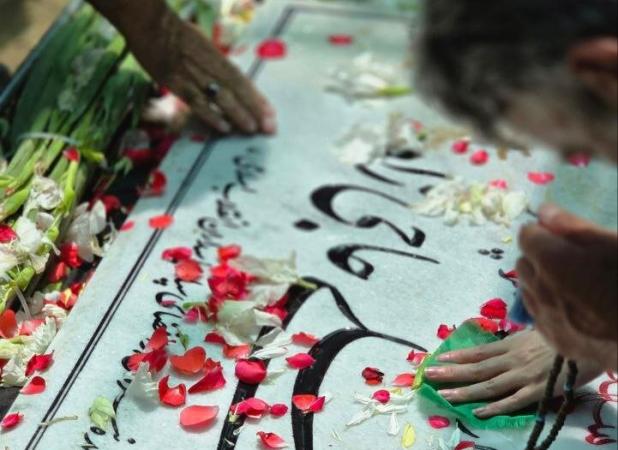 اولین تصاویر از مزار سرداران شهید حاجی‌زاده و سلامی