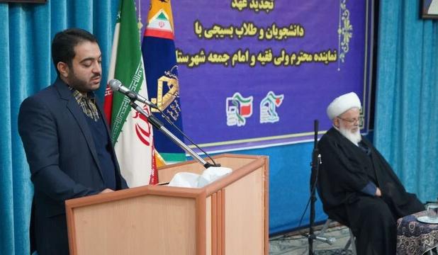 امام جمعه یزد: دانشجویان و طلاب بسیجی مردم را با رفتار حسنه به سوی ارزش‌های انقلاب جذب کنند