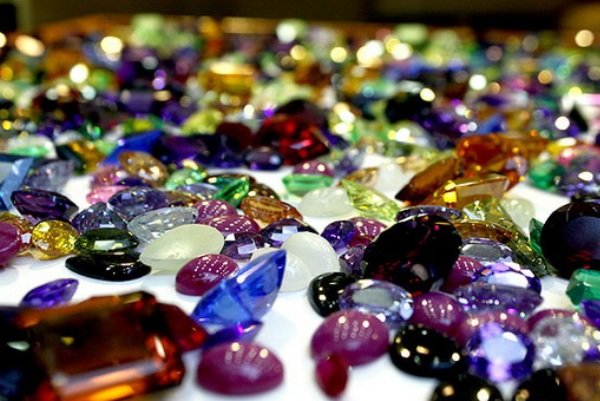 ۲۹۶ تن سنگ زینتی قاچاق کشف شد
