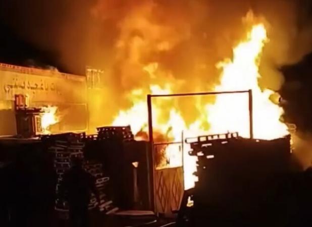 آتش‌سوزی در کارخانه پالت‌سازی ایلخچی تلفات جانی نداشت
