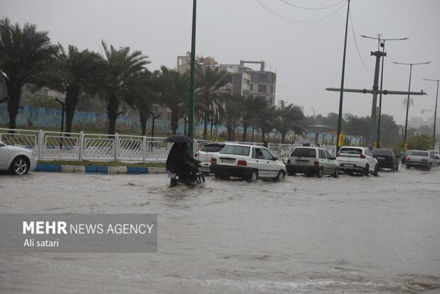 ورود سیل به نانوایی جاسک