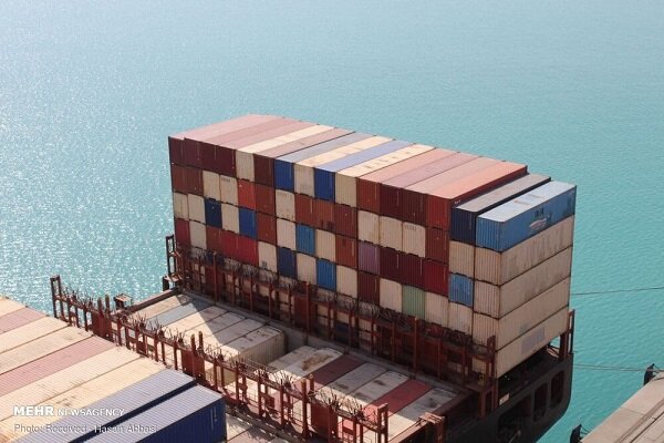 سیزدهمین کشتی کالای اساسی در بندر شهید رجایی پهلو گرفت