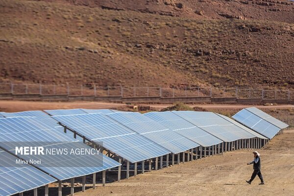 یاسمی:۴۲۰ پنل خورشیدی میان عشایر ایلام توزیع می شود