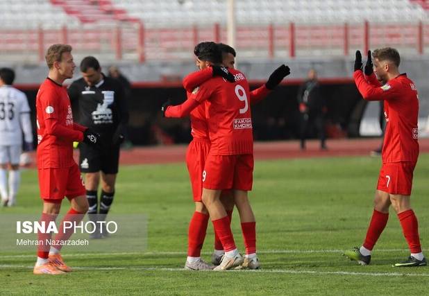 جدول لیگ برتر فوتبال در پایان هفته ۱۸/ نبرد نزدیک در صدر و قعر