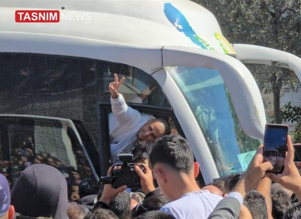 رسانه عبری: اسرای فلسطینی در حین آزادی به خاطر خوشحالی مورد ضرب و شتم قرار گرفتند